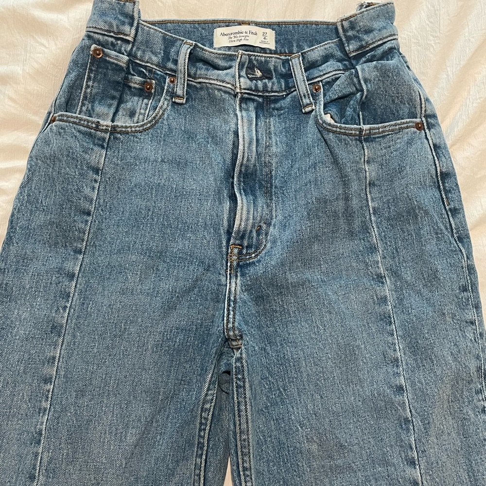 Abercrombie curve love 90’s straight jean
